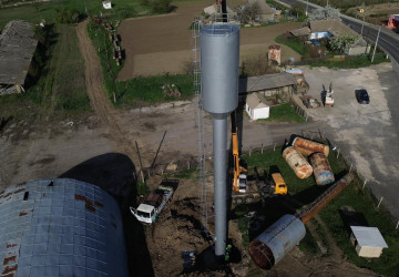 Instalarea turnului de apă în Tudora